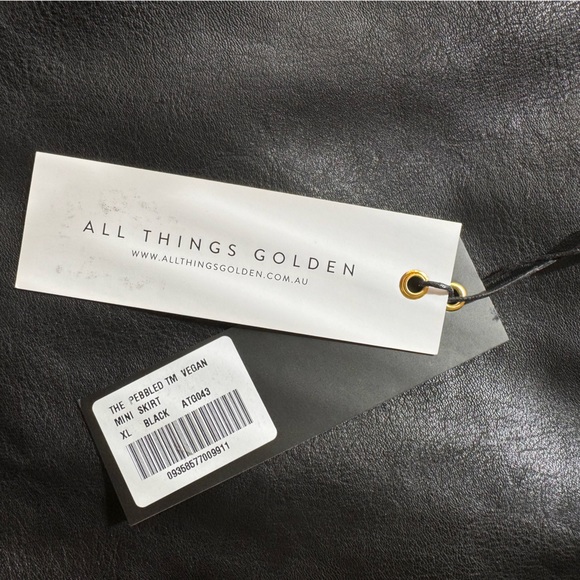 THE PEBBLED™ VEGAN MINI SKIRT - NWT - Picture 4 of 5